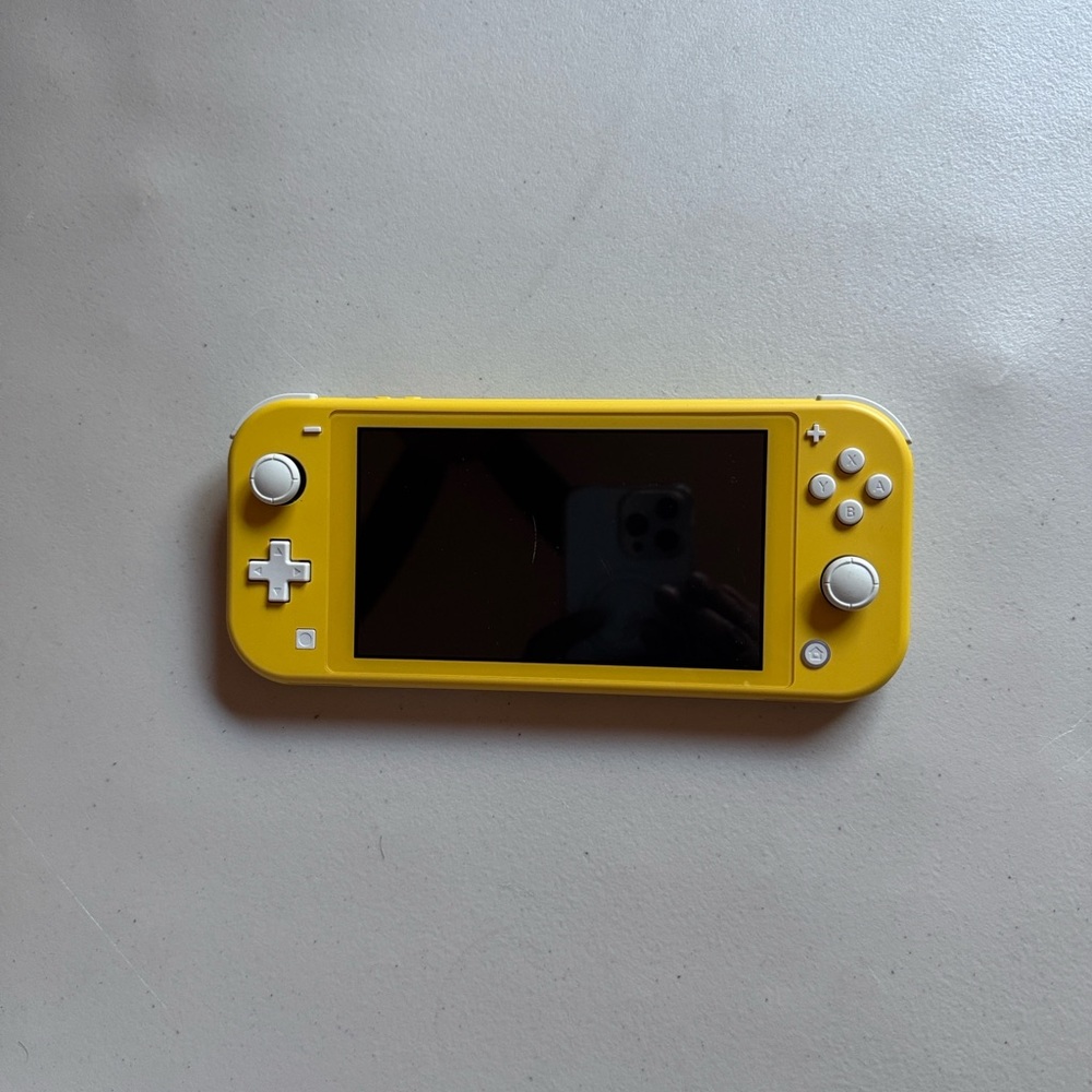 Yellow Handheld Gaming Console - Picture 3 of 5